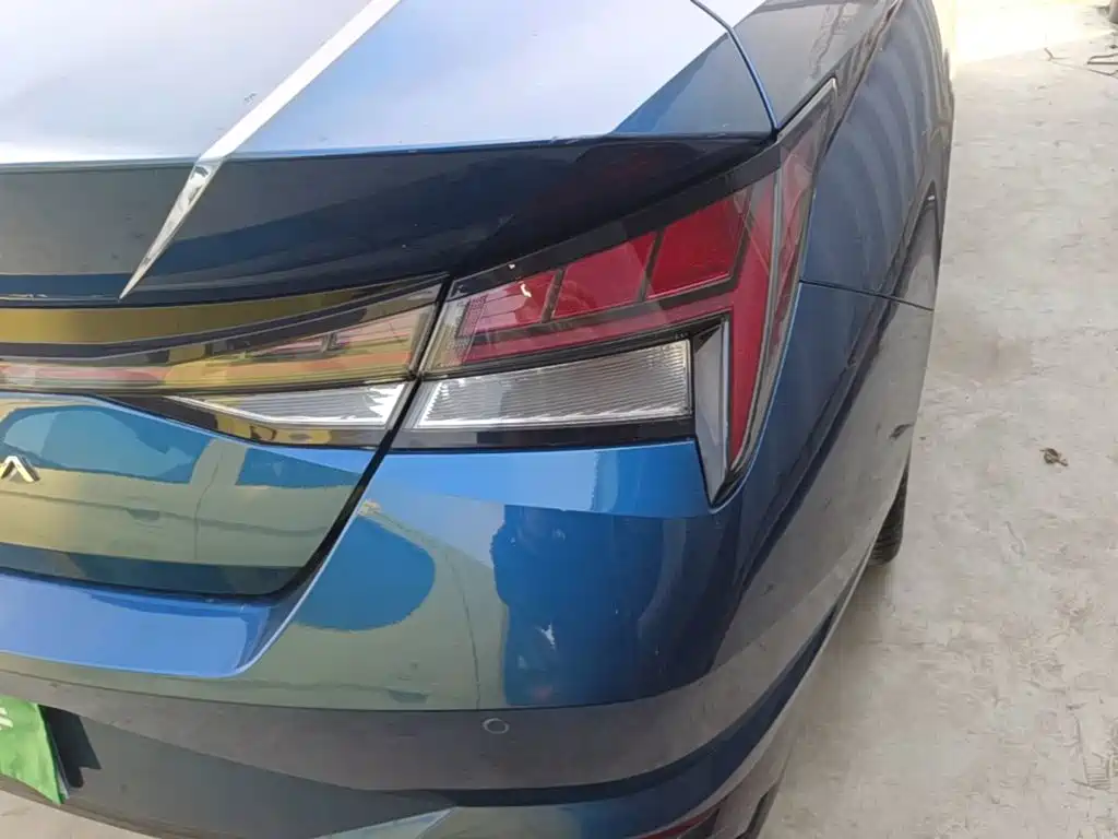 Hyundai Elantra — миниатюра 8
