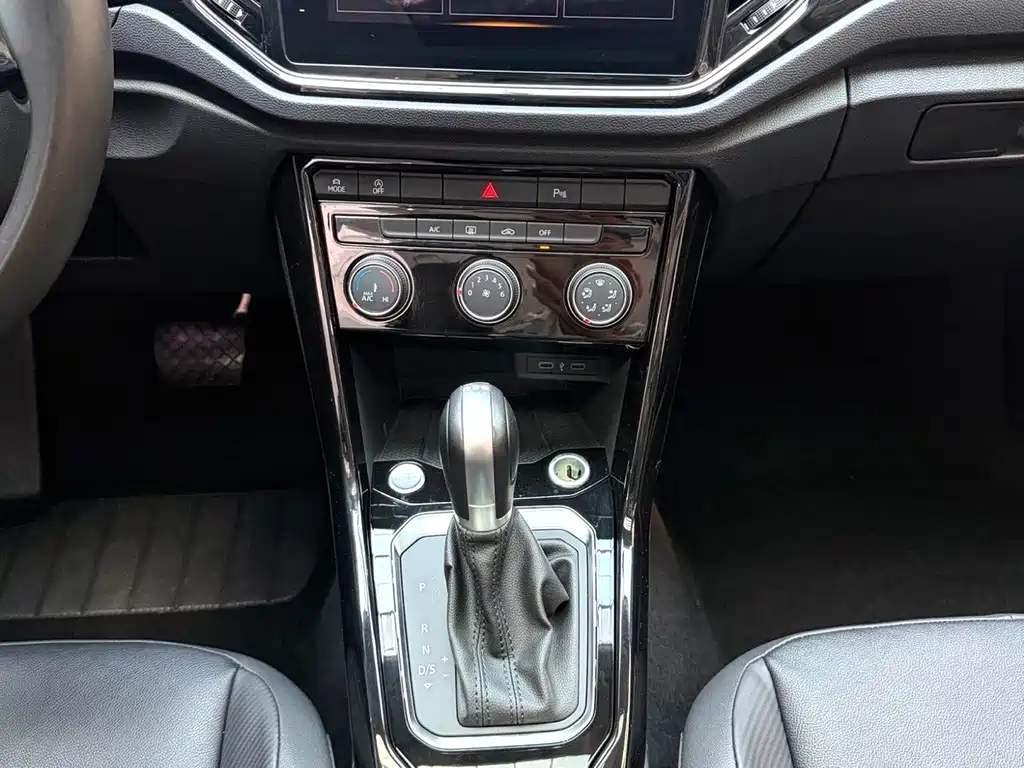 Volkswagen T-Roc — миниатюра 13