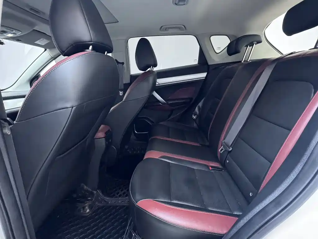 Geely Binyue — миниатюра 15