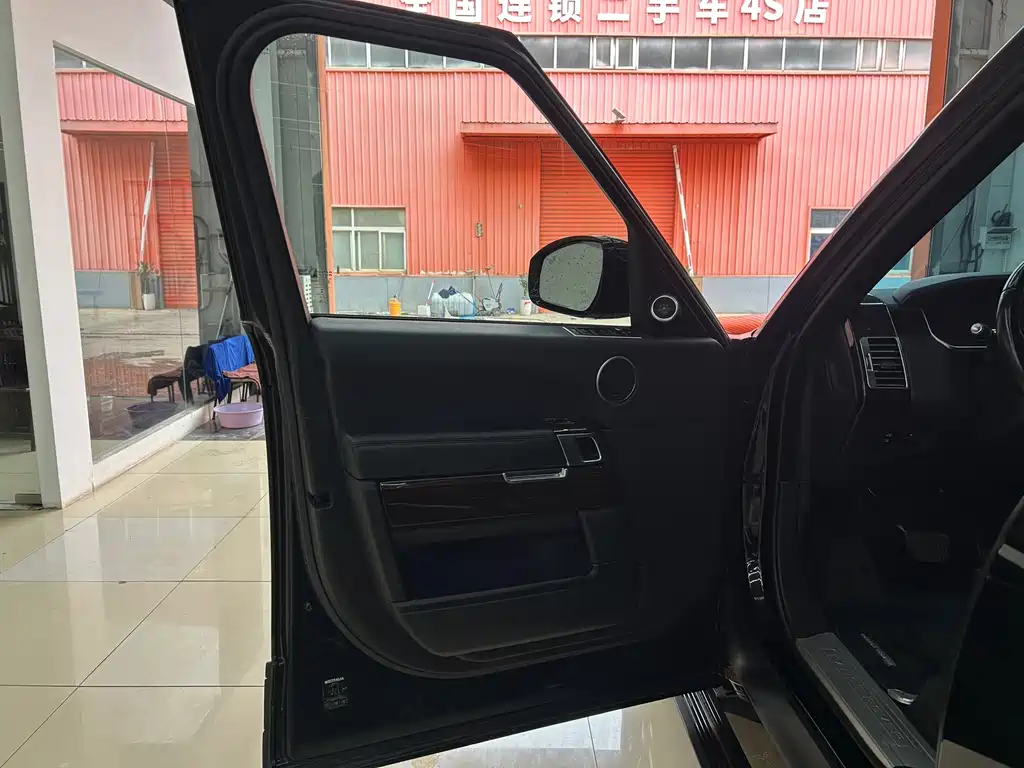 Land Rover Range Rover — миниатюра 10