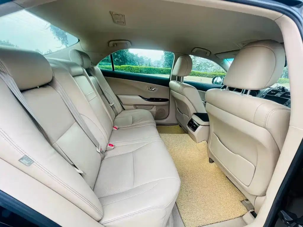 Toyota Crown 2010 2.5L Royal