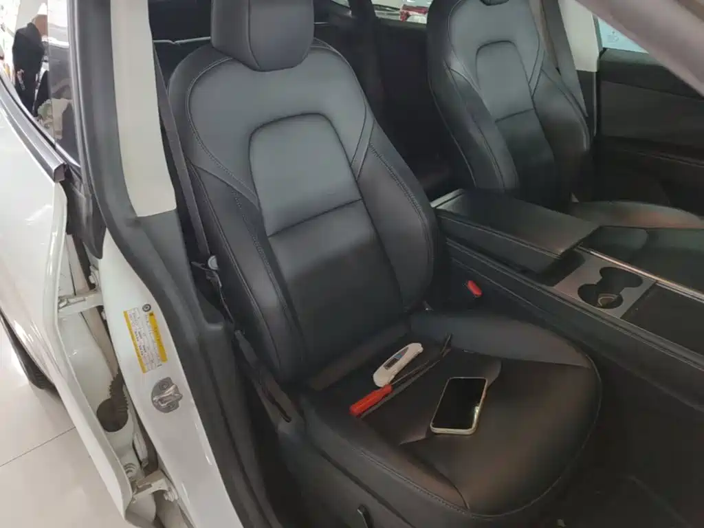 Tesla Model Y — миниатюра 25