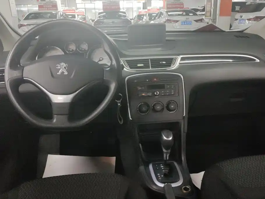 Peugeot 308 — миниатюра 12