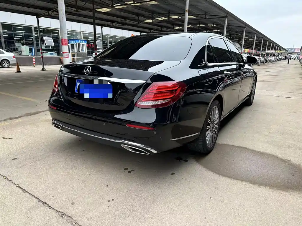 Mercedes-Benz E-Class — миниатюра 7