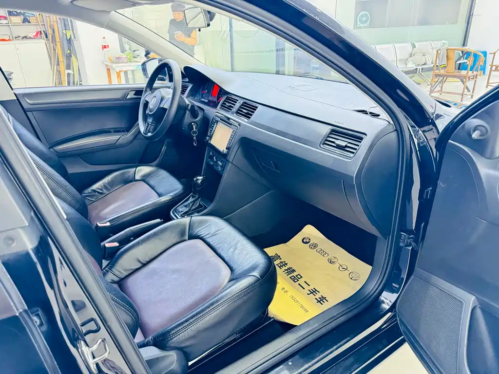 Volkswagen Santana — миниатюра 8