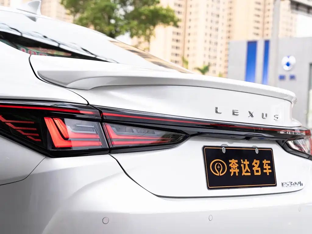 Lexus ES 2025 300h Premium