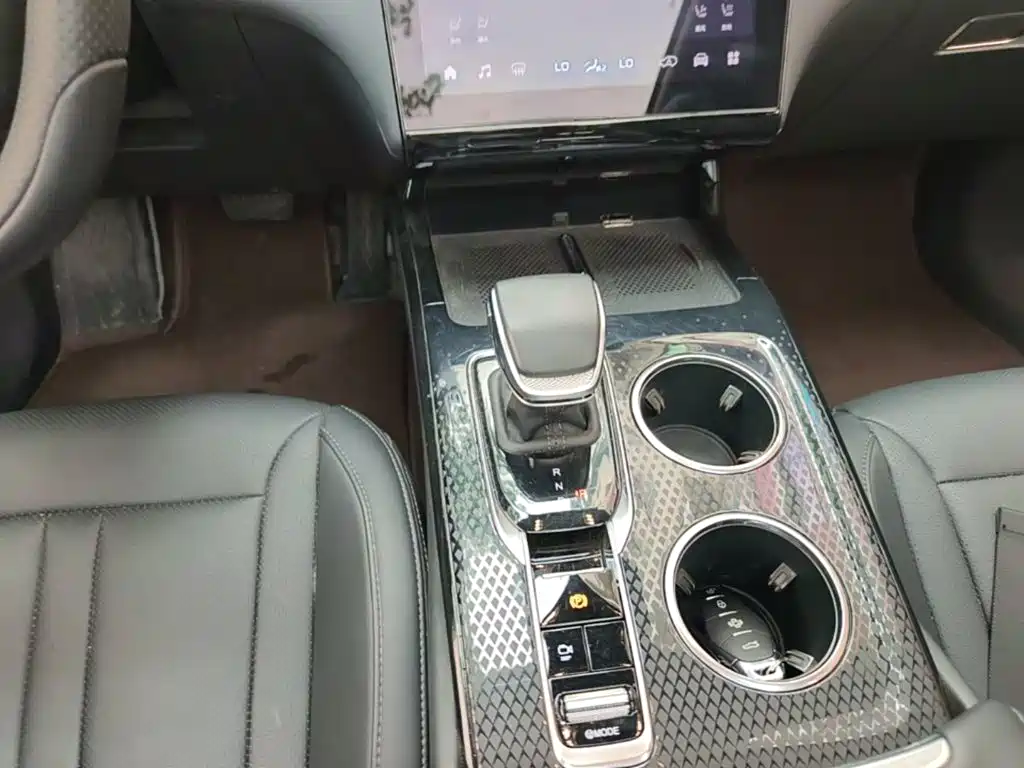 Hongqi Hongqi HS3 PHEV — миниатюра 14