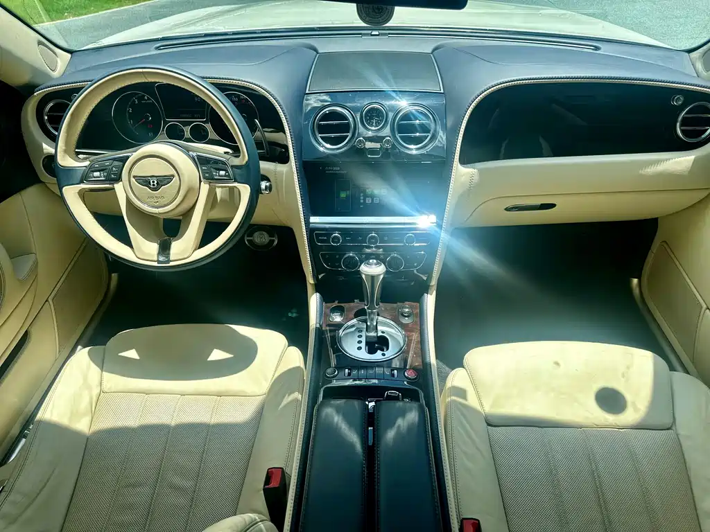 Bentley Flying Spur 2010 6.0T мест