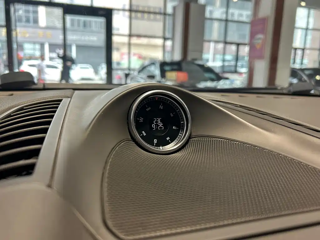 Porsche Cayenne — миниатюра 20