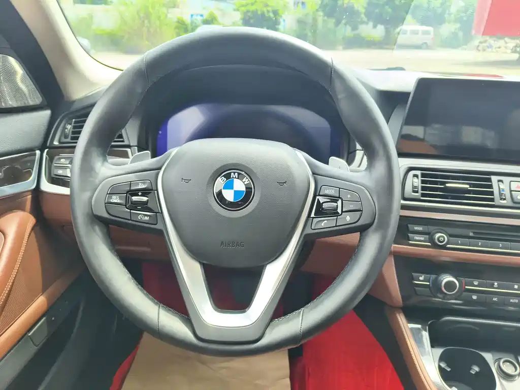 BMW 5 Series — миниатюра 15