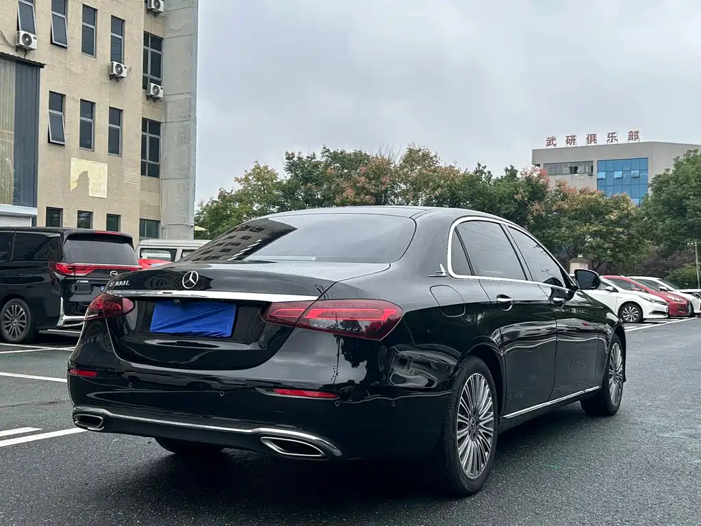 Mercedes-Benz E-Class — миниатюра 23
