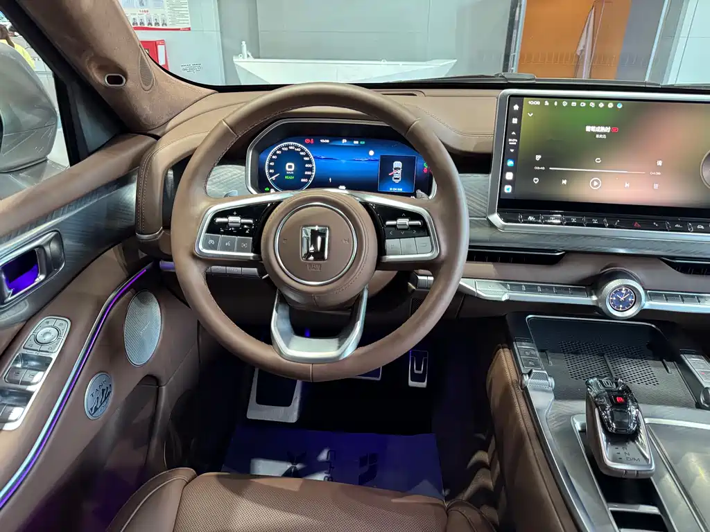 TANK TANK 700 NEW ENERGY