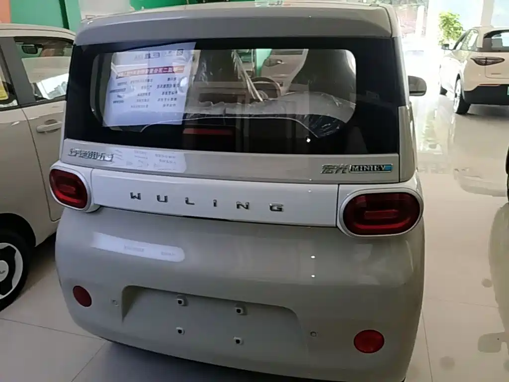 Wuling MINIEV — миниатюра 6