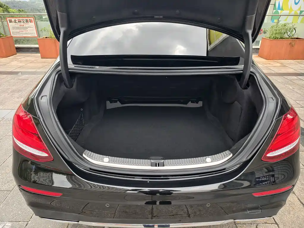 Mercedes-Benz E-Class — миниатюра 21