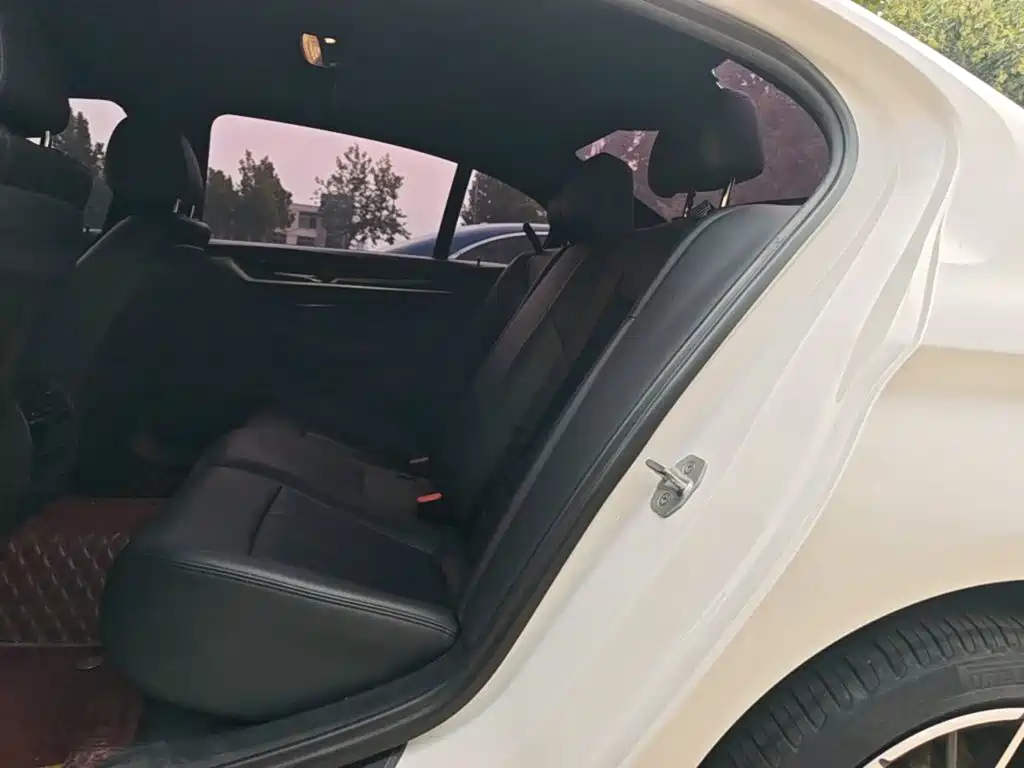 BMW 5 Series — миниатюра 17
