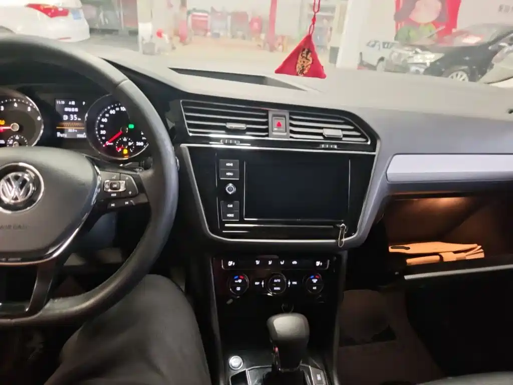 Volkswagen Tiguan L — миниатюра 10