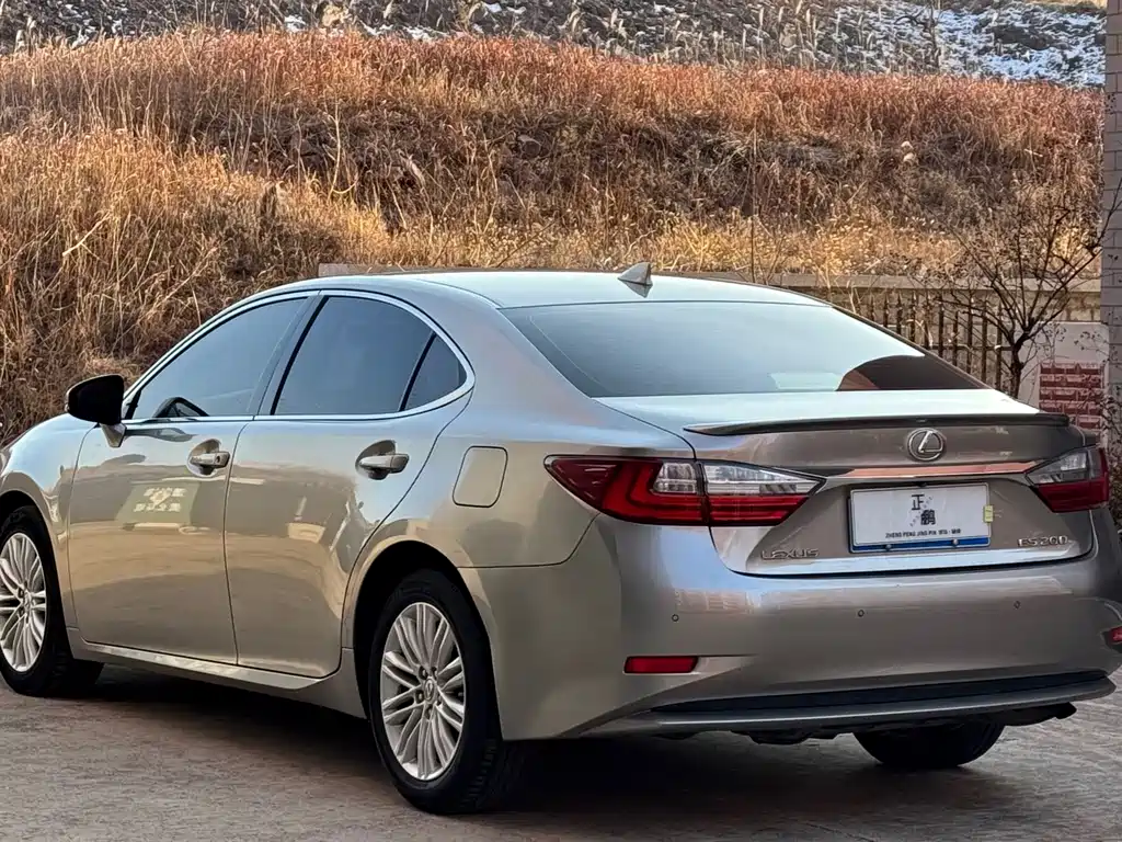 LEXUS ES