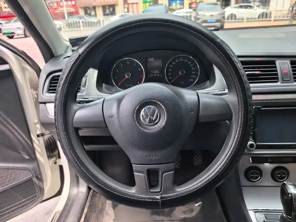 Volkswagen Lavida — миниатюра 3