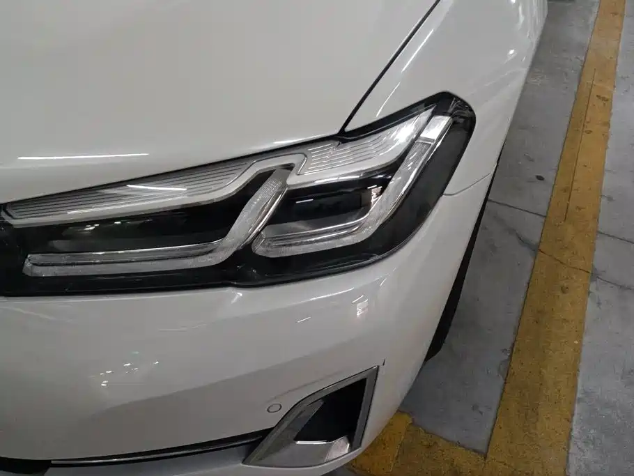 BMW 5 Series — миниатюра 5