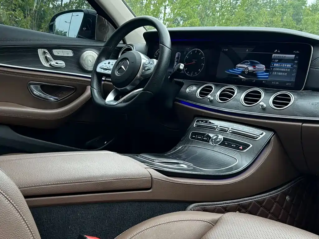 Mercedes-Benz E-Class — миниатюра 11