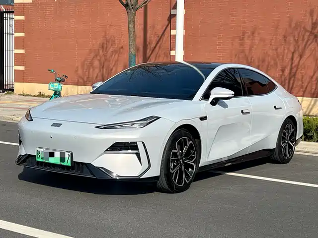 GEELY GALAXY GALAXY E8 2025