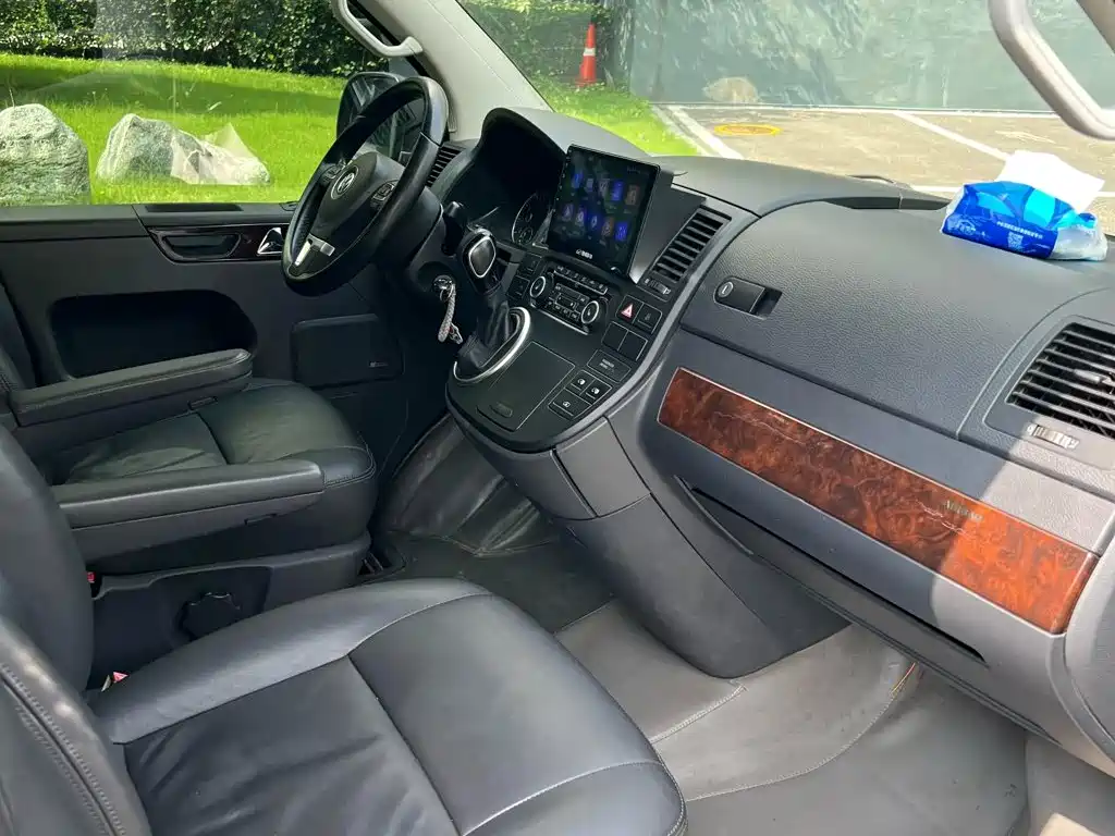 Volkswagen Multivan — миниатюра 12