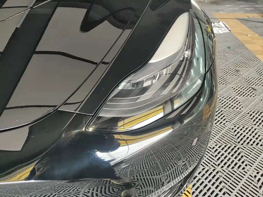 Tesla Model Y — миниатюра 24