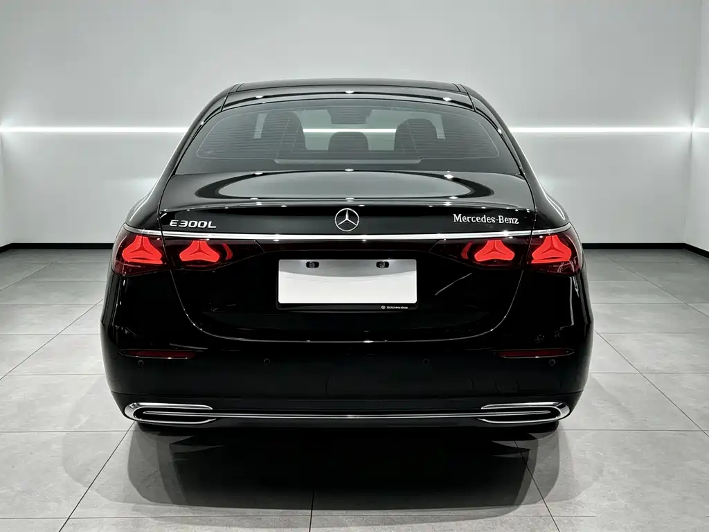 Mercedes-Benz E-Class — миниатюра 26