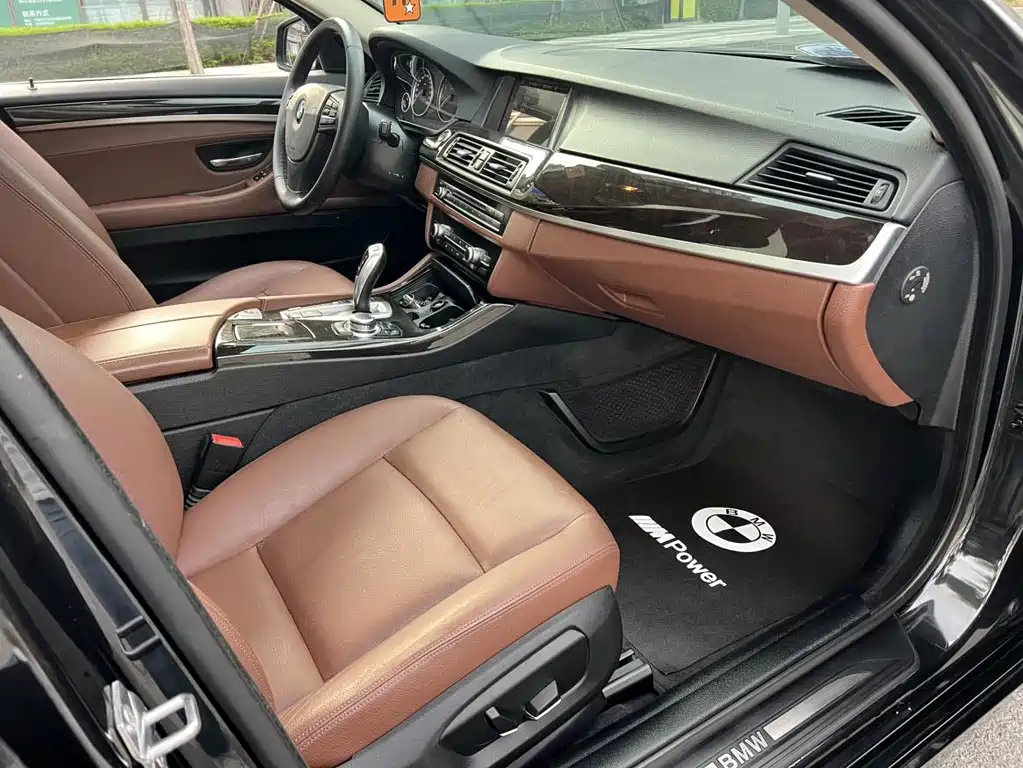 BMW 5 Series — миниатюра 8