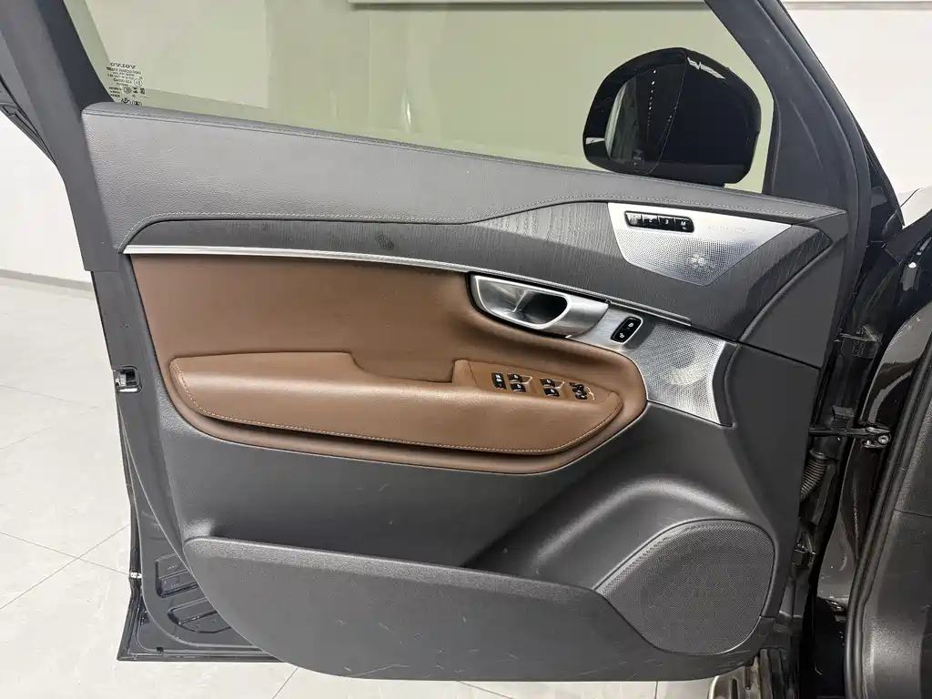 Volvo XC90 2024 B6 Luxury 7 мест