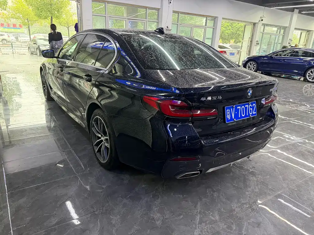 BMW 5 Series — миниатюра 11