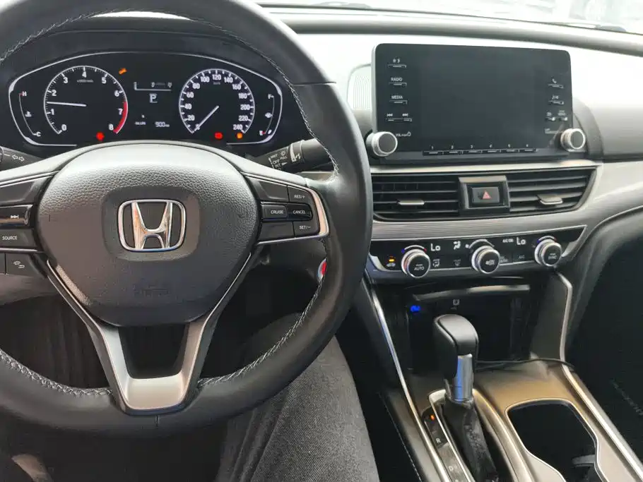 Honda Accord — миниатюра 12