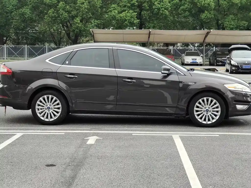 Ford Mondeo Zhisheng — миниатюра 6