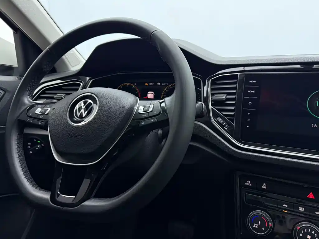 VOLKSWAGEN T ROC EXPLORING SONGS