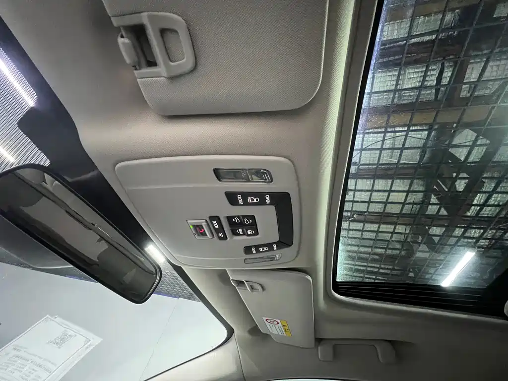 Toyota Granvia — миниатюра 13