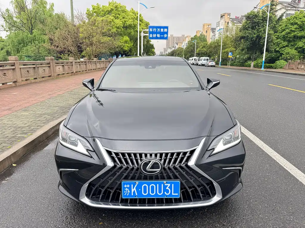 Lexus ES 2024