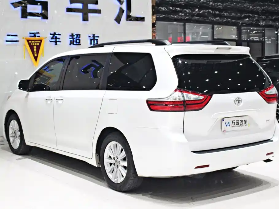 Toyota Sienna — миниатюра 16