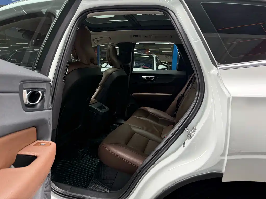 Volvo XC60 — миниатюра 8