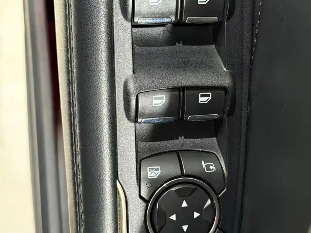 Lincoln MKC — миниатюра 6