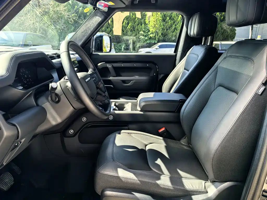 Land Rover Defender — миниатюра 9
