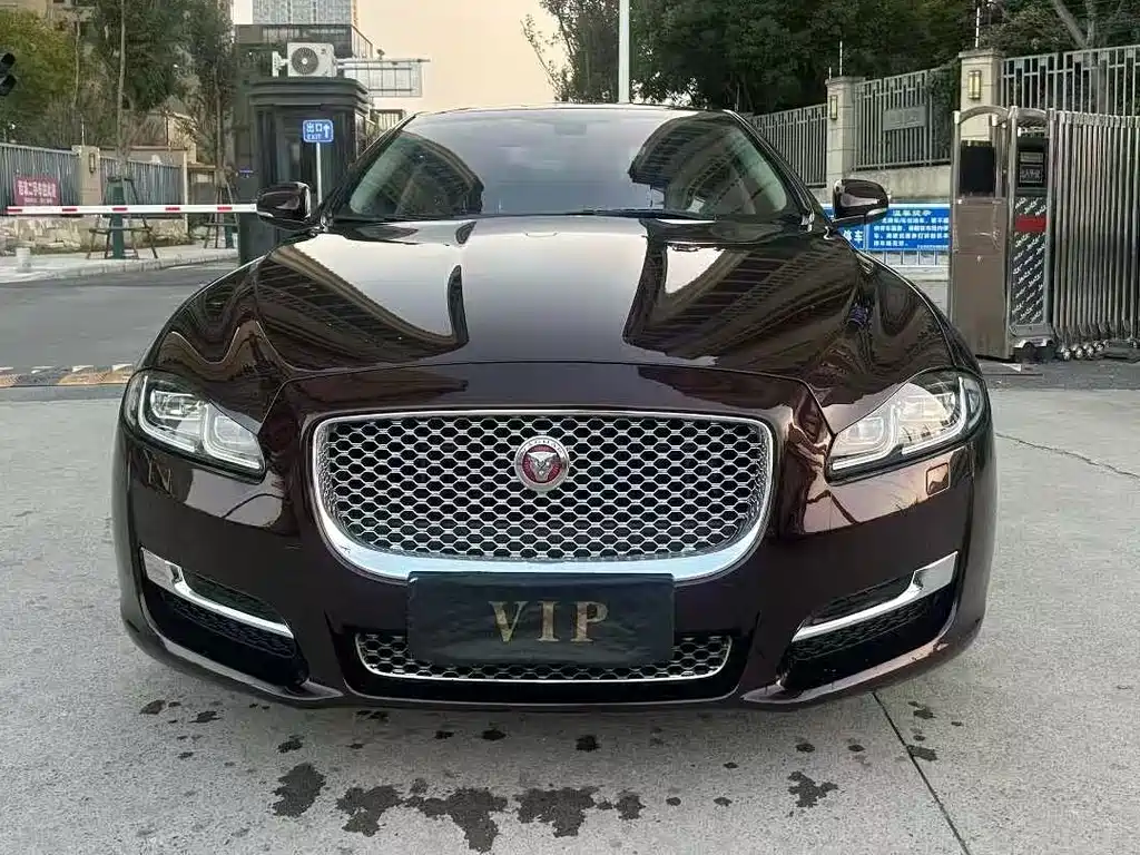 JAGUAR XJ