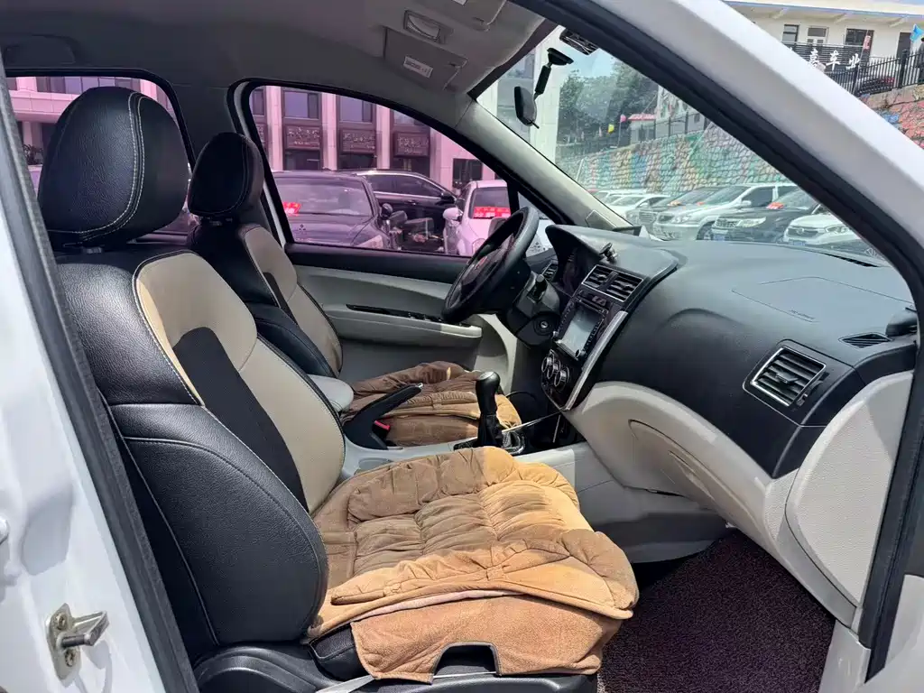 Dongfeng X3 2016 1.5L Comfort