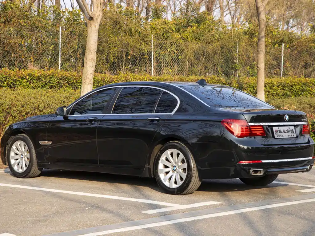 BMW 7 Series — миниатюра 4