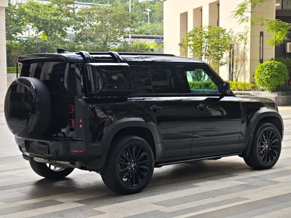 LAND ROVER DEFENDER