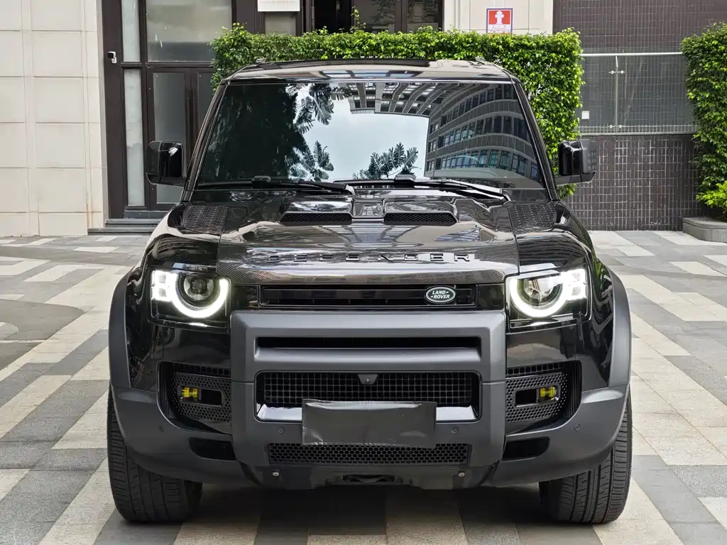 LAND ROVER DEFENDER
