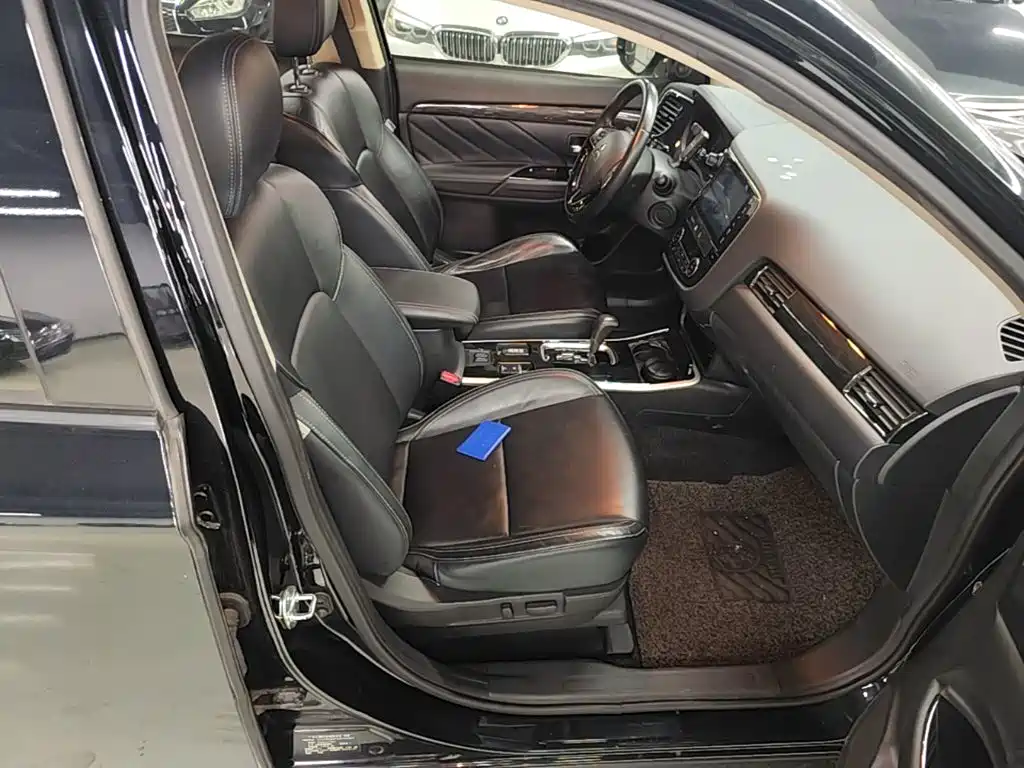 Mitsubishi Outlander — миниатюра 25