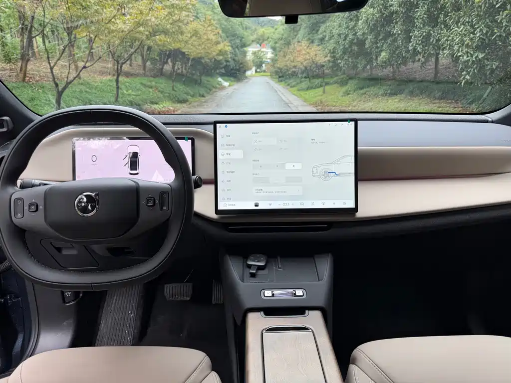 Volvo XC70 PHEV — миниатюра 5