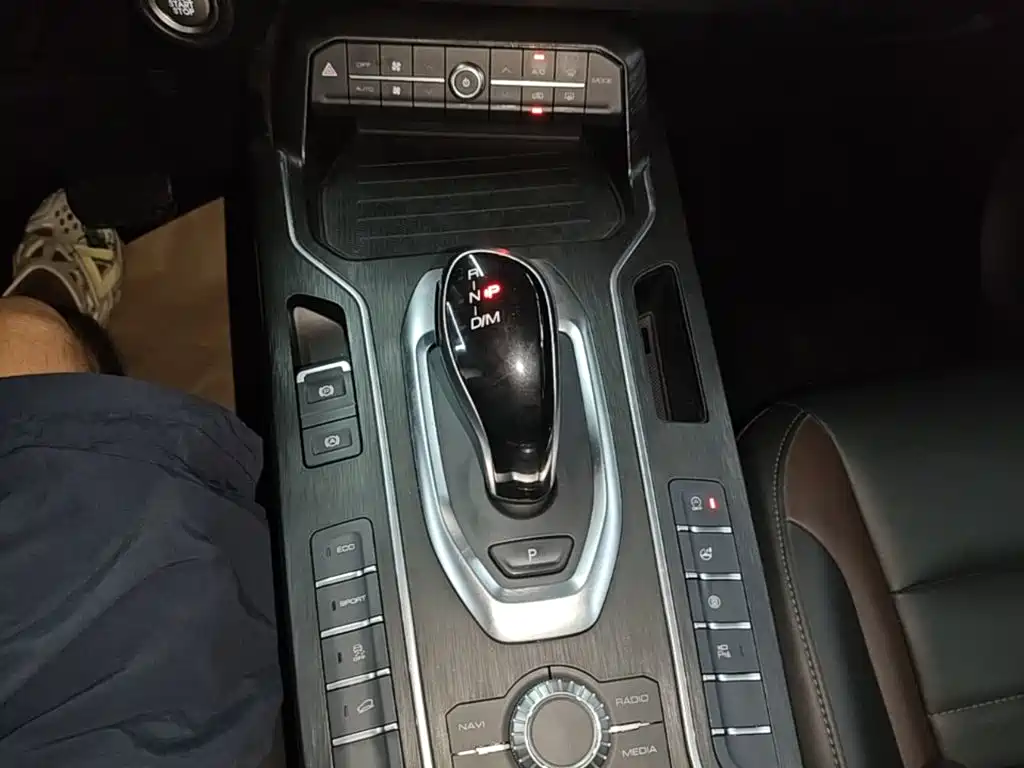 Wey Wey VV5 — миниатюра 14