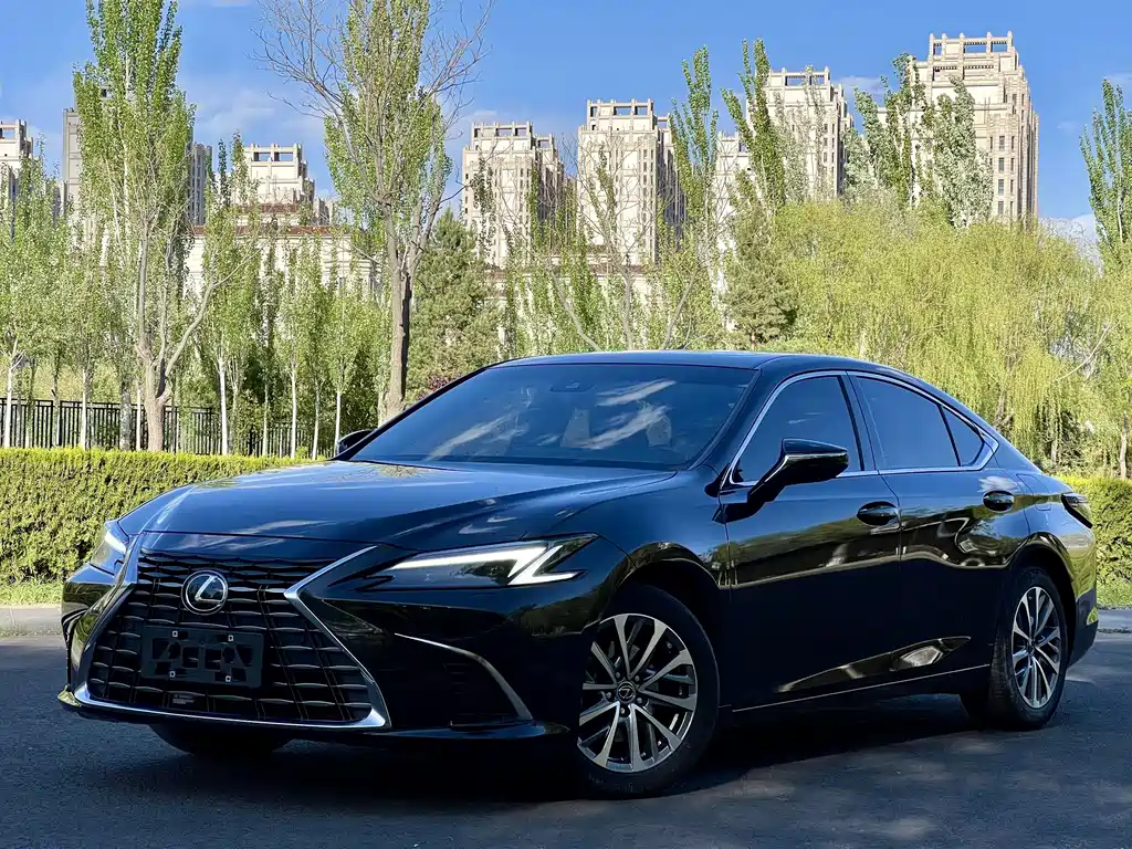 Lexus ES 2025