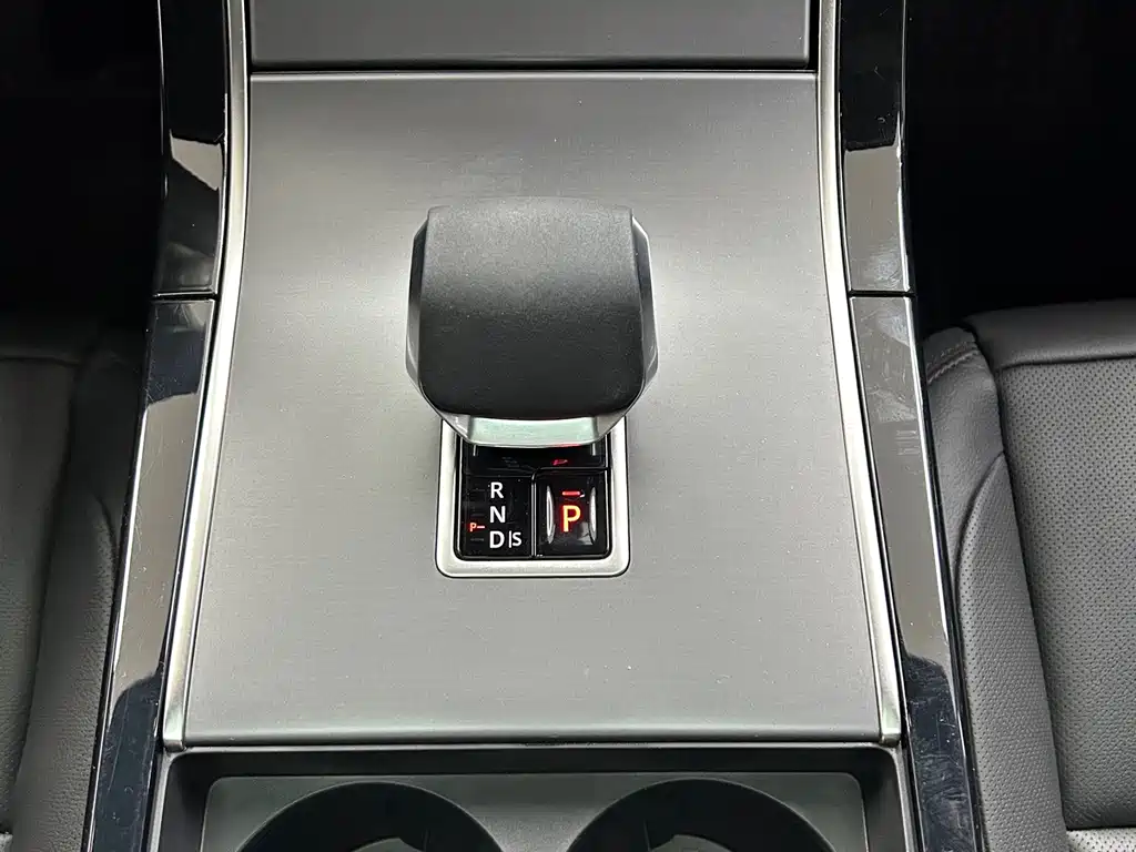 Land Rover Velar — миниатюра 12